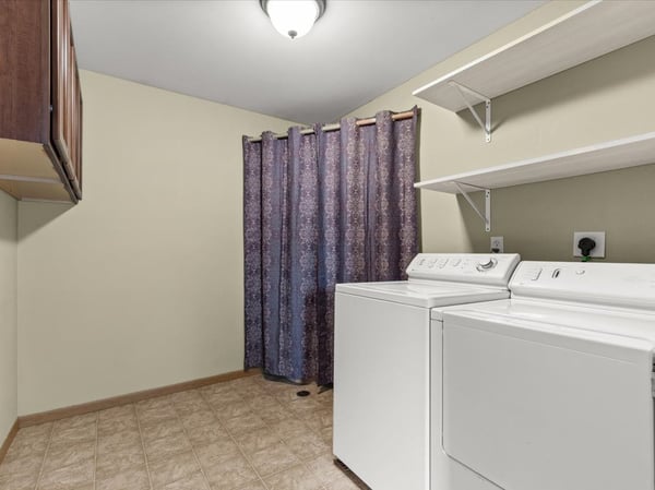961 Spring Ct, West Bend, WI