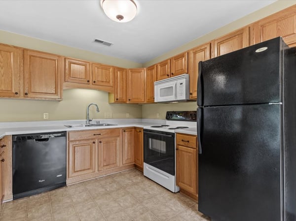 961 Spring Ct, West Bend, WI