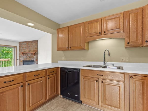 961 Spring Ct, West Bend, WI