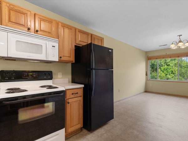 961 Spring Ct, West Bend, WI