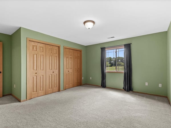 961 Spring Ct, West Bend, WI