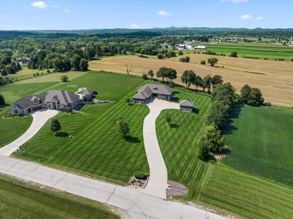 2177 Elsies Dr, Richfield, WI