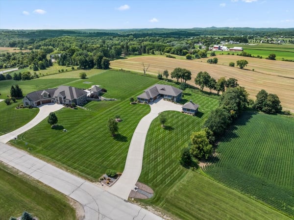 2177 Elsies Dr, Richfield, WI