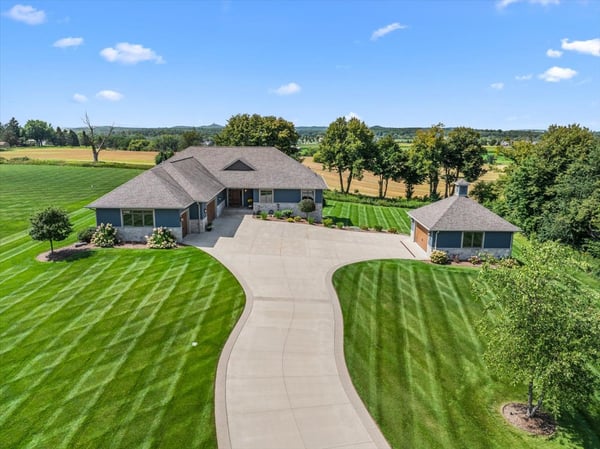2177 Elsies Dr, Richfield, WI