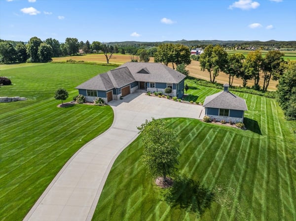 2177 Elsies Dr, Richfield, WI