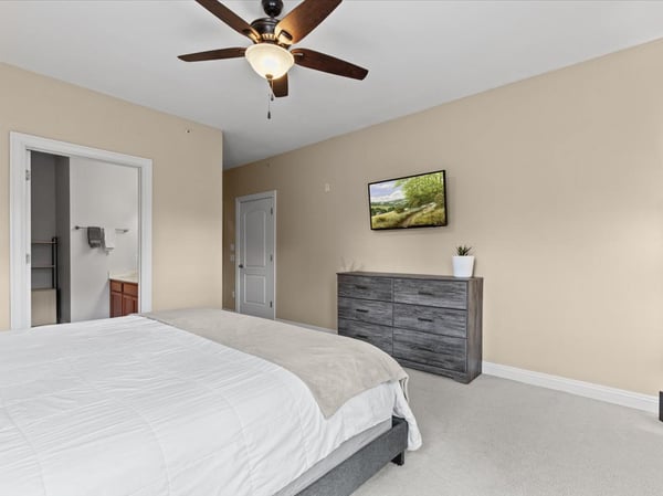2135 Rainbow Lake Ln, 128, West Bend, WI