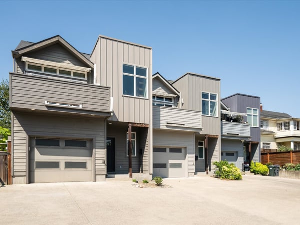 A score of 20 out of 10 for walking and biking to the University of Oregon, shopping centers, downtown Eugene, restaurants, parks, pool and more.