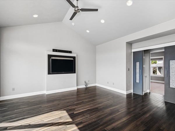 Direct access to primary suite.