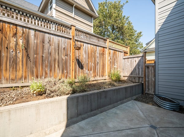 Perfect for a small garden/flowerbed.