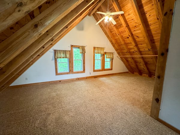 Huge 2nd Floor Loft Primary Suite