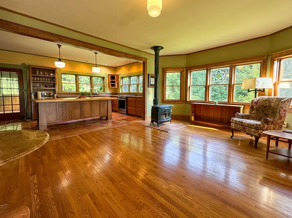 Family-Dining to Kitchen