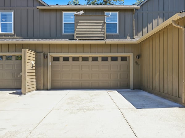 950 N HINDEMAN AVE, Sisters, OR