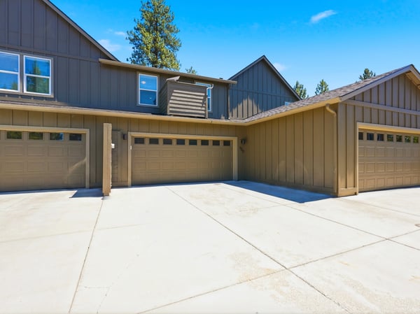 950 N HINDEMAN AVE, Sisters, OR