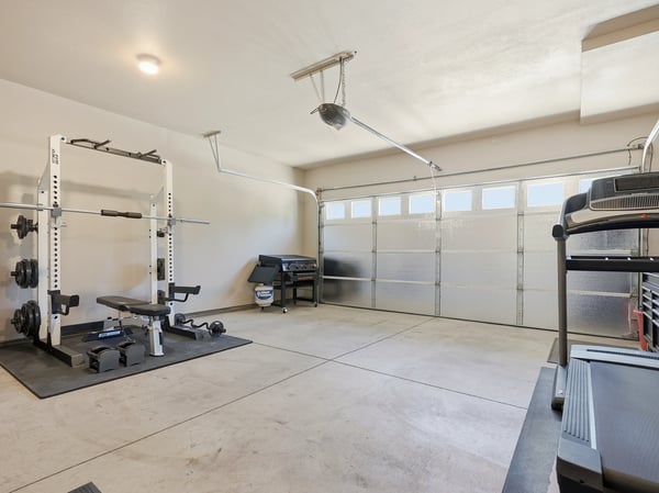 950 N HINDEMAN AVE, Sisters, OR