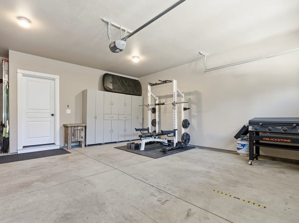 950 N HINDEMAN AVE, Sisters, OR