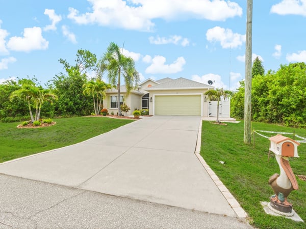117 Beau Rivage Dr, Rotonda West, FL