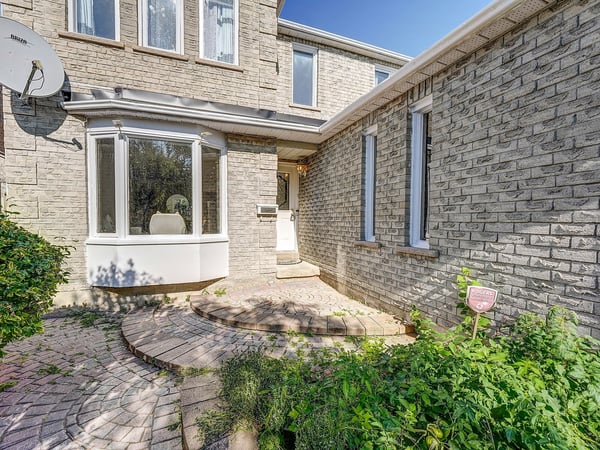 1564 Somergrove Cres, Pickering, ON