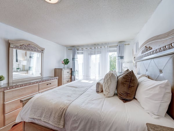 1564 Somergrove Cres, Pickering, ON