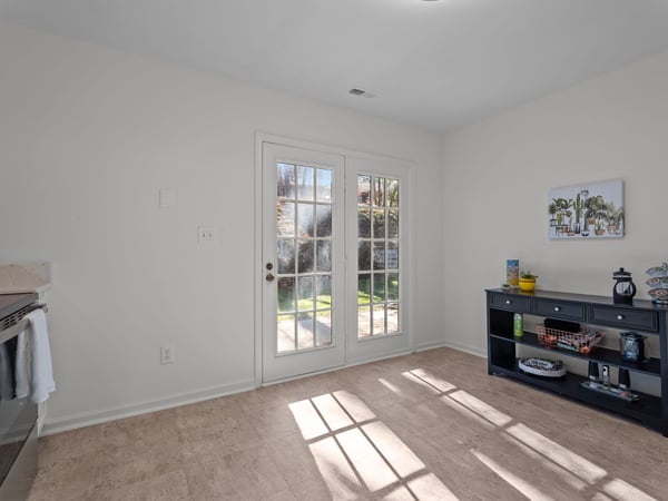 Eat-in area in kitchen