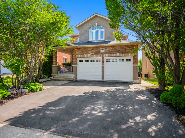 25 Meadowview Dr, Bradford, ON
