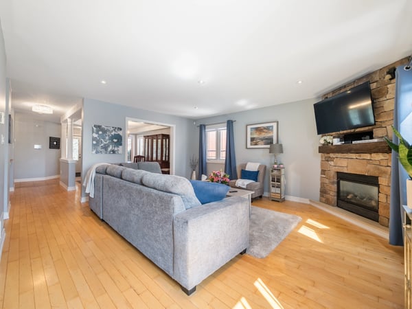 25 Meadowview Dr, Bradford, ON