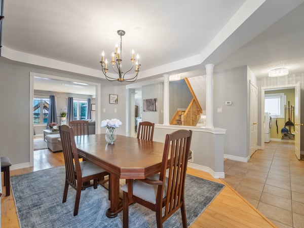 25 Meadowview Dr, Bradford, ON