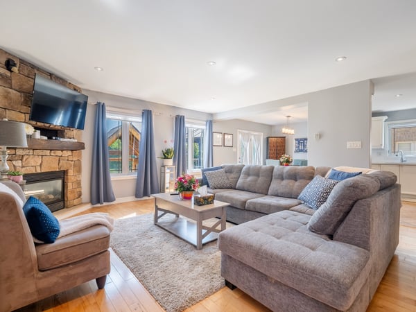 25 Meadowview Dr, Bradford, ON