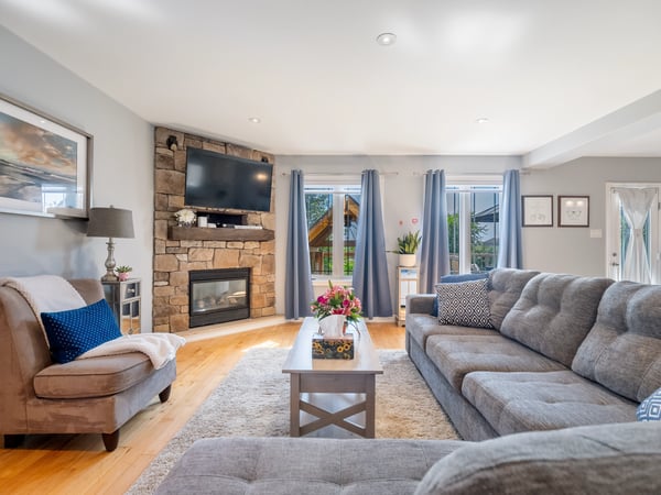 25 Meadowview Dr, Bradford, ON
