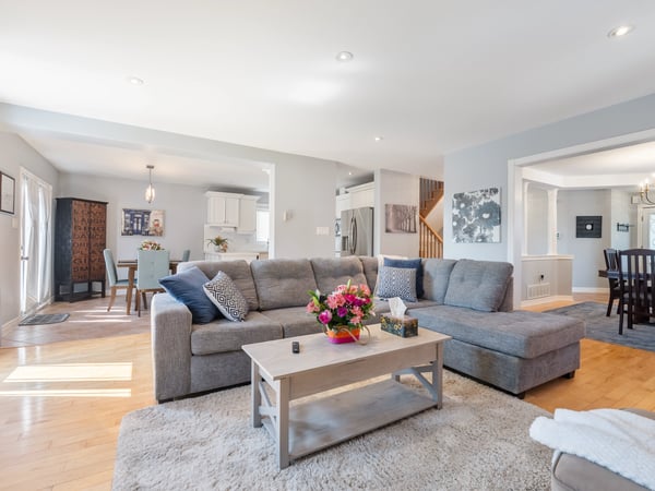 25 Meadowview Dr, Bradford, ON