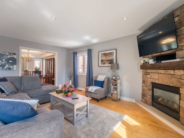 25 Meadowview Dr, Bradford, ON