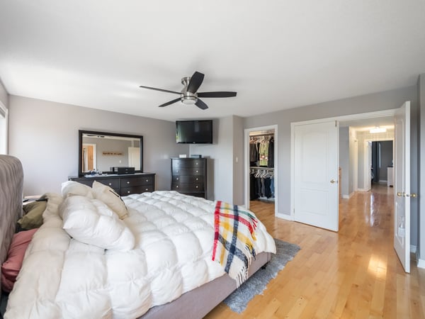 25 Meadowview Dr, Bradford, ON