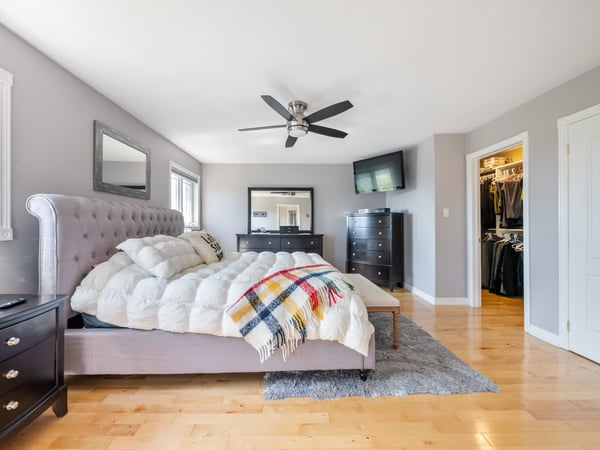 25 Meadowview Dr, Bradford, ON