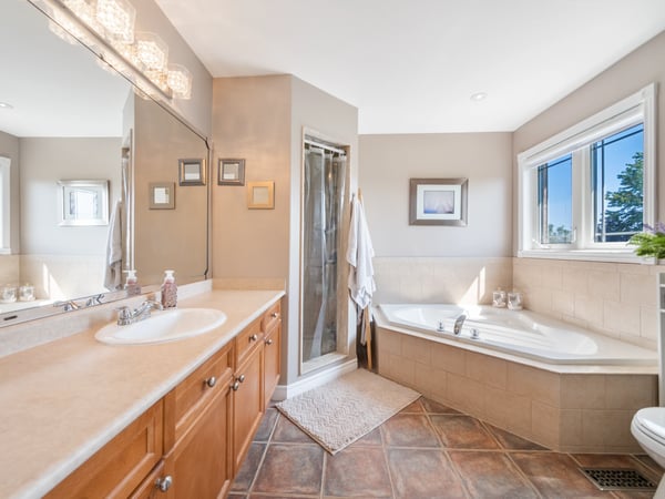 25 Meadowview Dr, Bradford, ON