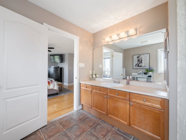 25 Meadowview Dr, Bradford, ON