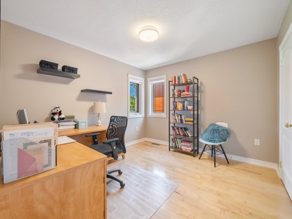 25 Meadowview Dr, Bradford, ON