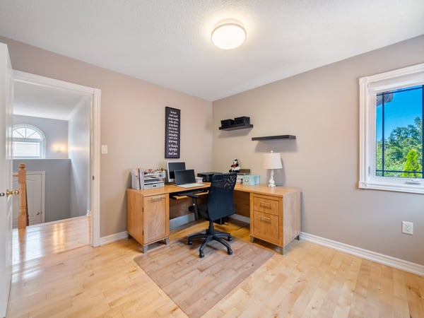 25 Meadowview Dr, Bradford, ON