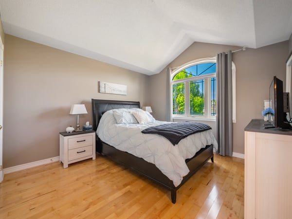 25 Meadowview Dr, Bradford, ON