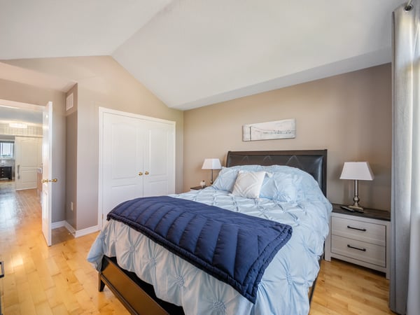 25 Meadowview Dr, Bradford, ON