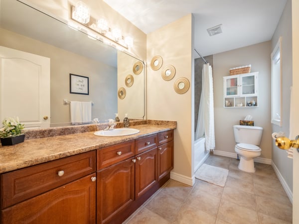 25 Meadowview Dr, Bradford, ON