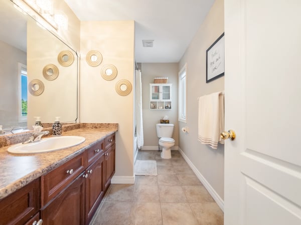 25 Meadowview Dr, Bradford, ON