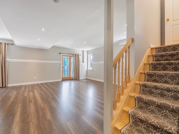 25 Meadowview Dr, Bradford, ON