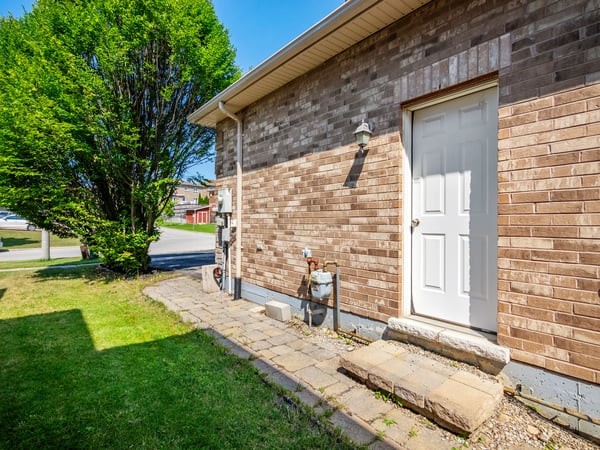 25 Meadowview Dr, Bradford, ON