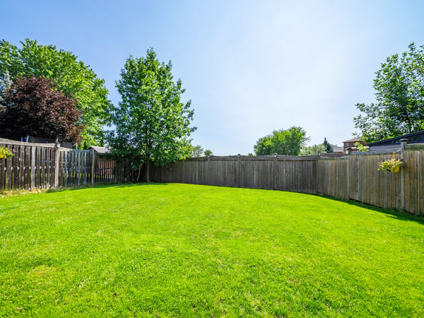 25 Meadowview Dr, Bradford, ON