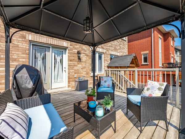 25 Meadowview Dr, Bradford, ON