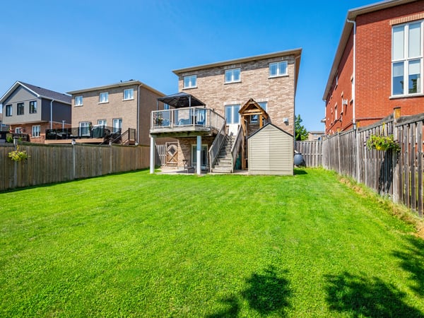 25 Meadowview Dr, Bradford, ON