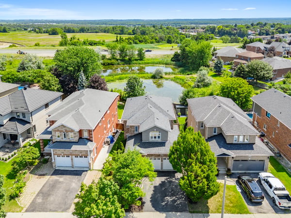 25 Meadowview Dr, Bradford, ON