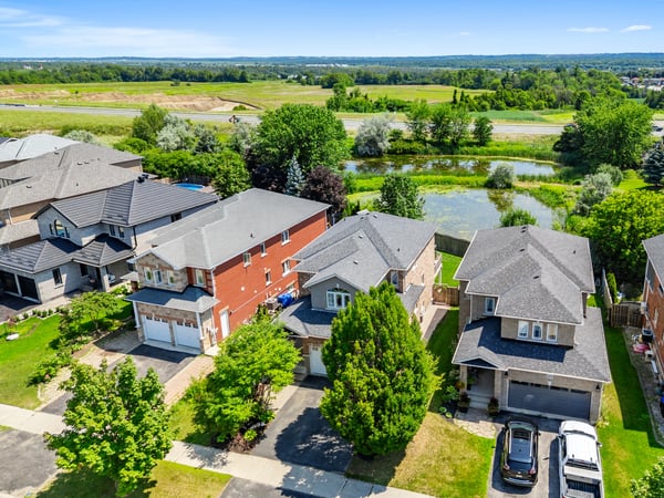 25 Meadowview Dr, Bradford, ON