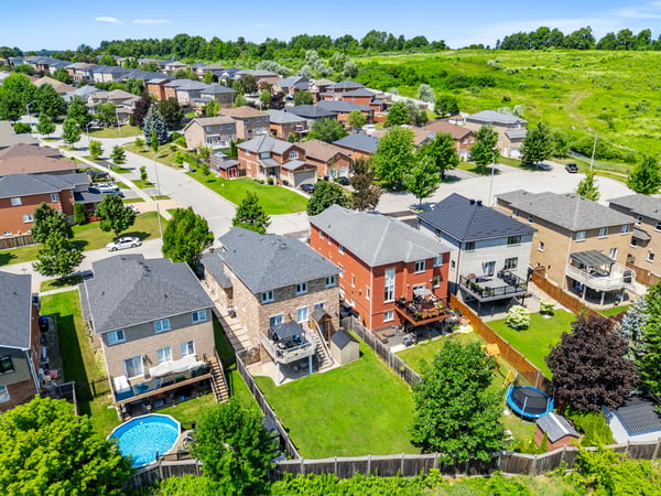 25 Meadowview Dr, Bradford, ON