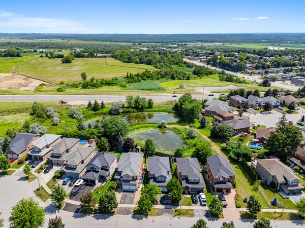 25 Meadowview Dr, Bradford, ON