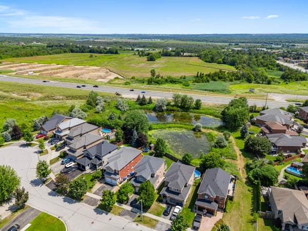 25 Meadowview Dr, Bradford, ON